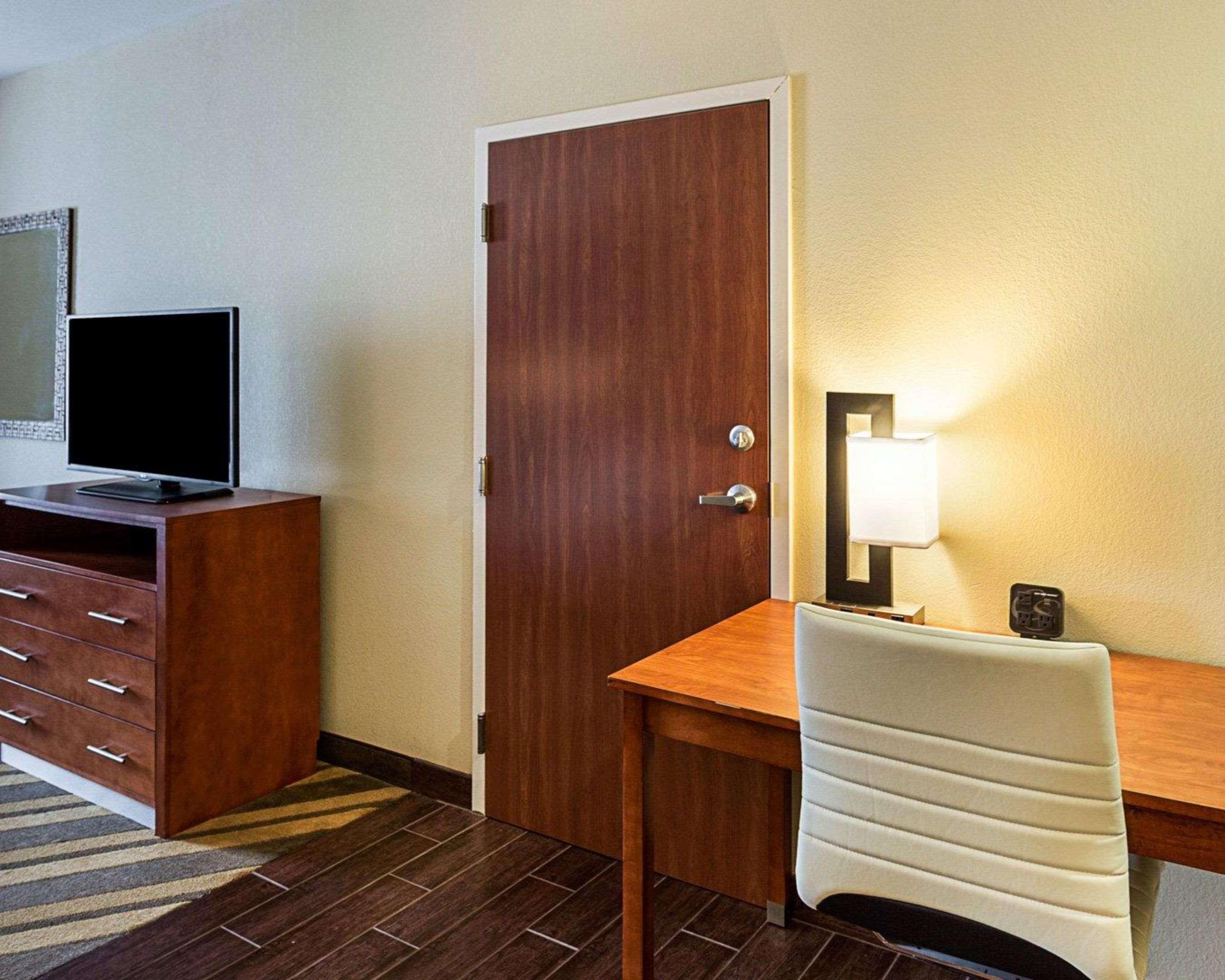 Comfort Suites Near Tanger Outlet Mall Gonzales Luaran gambar